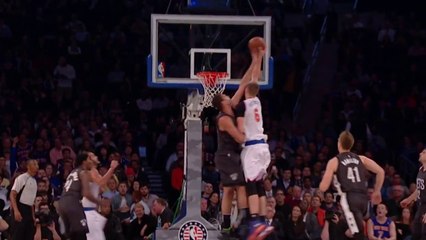 Brook Lopez met un stop à  Kristaps Porzingis