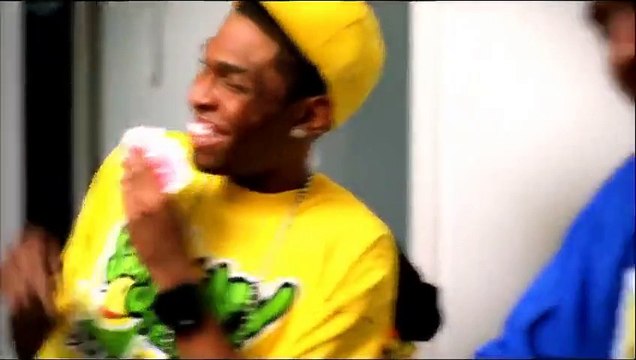 Soulja Boy ft. Sammie Tell'em - Kiss Me Thru The Phone