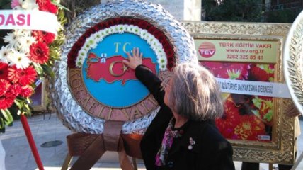 Valiliğin Çelengine T.c. Yapıştırdı