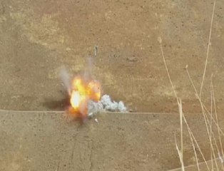 Van'da Bulunan 2 Ton Bomba Yüklü Aracın İmha Edilme Anı Kamerada