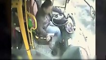 Accident de voiture mortel en direct - Caméra de surveillance [Sécurité] +18_part (5) HD