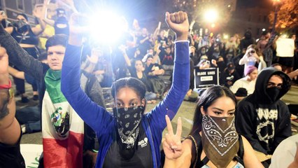 Milhares de americanos na rua para dizer "NÃO" a Trump