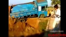 Accident de voiture mortel en direct - Caméra de surveillance [Sécurité] +18 part (2) HD