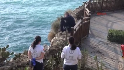 Polis Olamayınca Ölmeye Kalkıştı