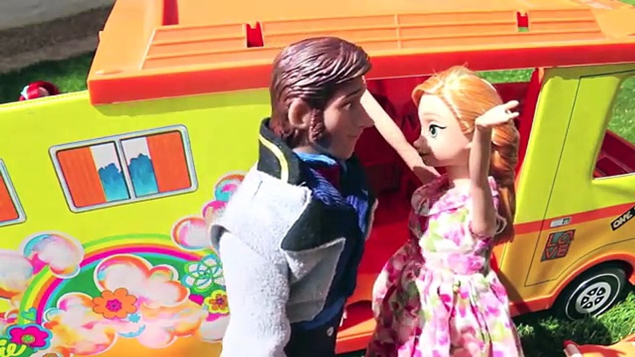 Frozen Anna Kidnapped PART 2! Frozen Family Kids, Anna, Kristoff, Elsa CAMPING TRIP & HANS!