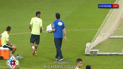 Increible gol de Neymar durante el entrenamiento de Brasil