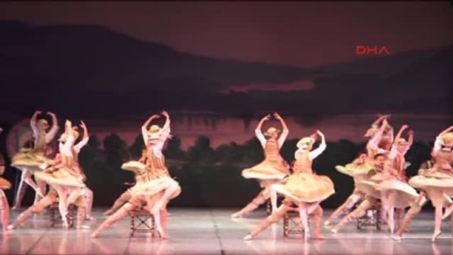 Rus Bale Tiyatrosundan Istanbul'da Kuğu Gölü