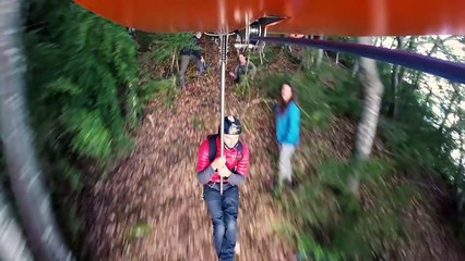 Des sportifs français font du surf à 600 mètres de hauteur sur une tyrolienne !