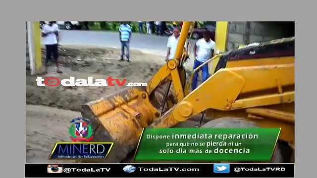 ANDRÉS NAVARRO RECORRE CENTROS ESCOLARES DE PUERTO PLATA AFECTADOS POR LAS INUNDACIONES