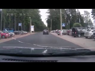 【事故の瞬間映像】いくら何でもこれは無茶でしょう(ーー;)