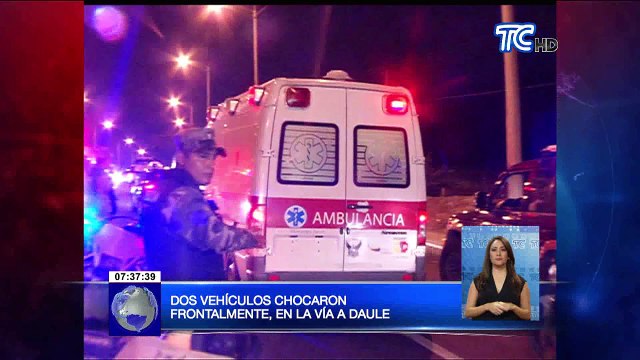 Dos vehículos chocaron frontalmente en la vía a Daule