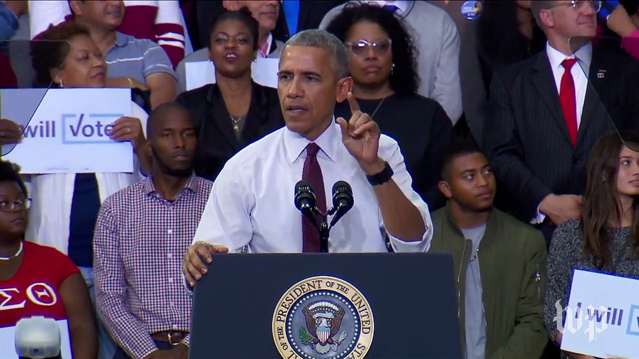 Obama tells crowd to respect protester
