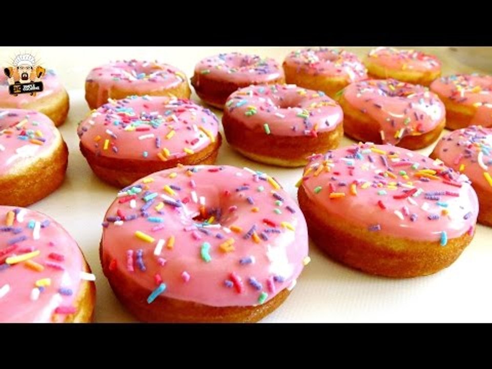 HOW TO MAKE MINI STRAWBERRY DONUTS