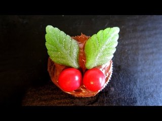 HOLLY & BERRY CHRISTMAS OREO'S