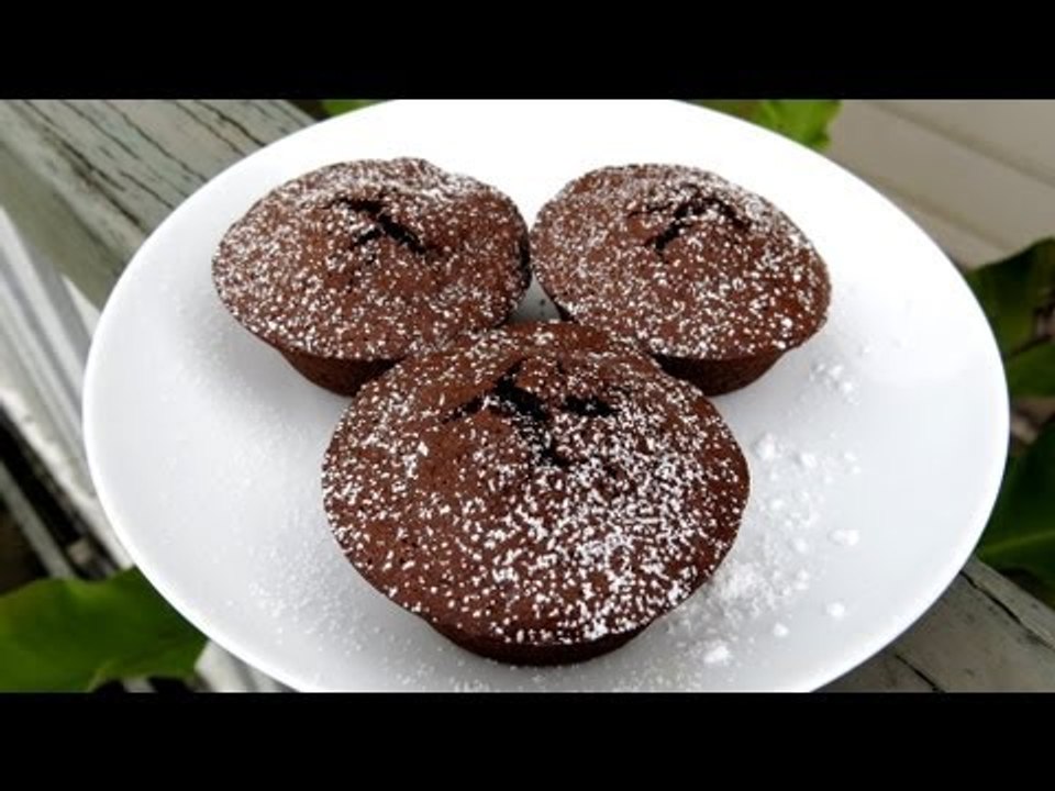WARM CHOCOLATE FUDGE CAKES