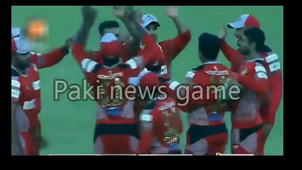 Abdul Razzaq Take Wicket Of Samuel In BPL