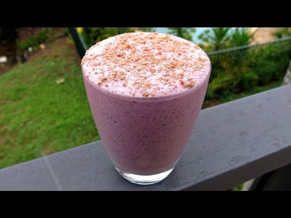 BLUEBERRY FLAKE SMOOTHIE