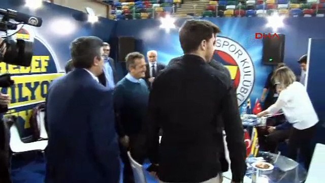 Fenerbahçeli futbolcular Maraton ve Spor Fuarı'nı ziyaret etti
