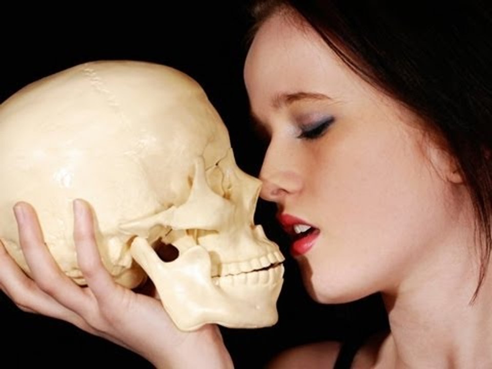 Revealed! The Kiss Of Death For Relationships