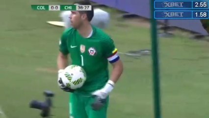 Claudio Bravo Amazing Save - Colombia vs Chile 10.11.2016