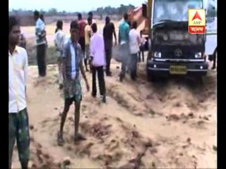 Chit fund Cheating: people ransack at Sharada group's housing project in Contai