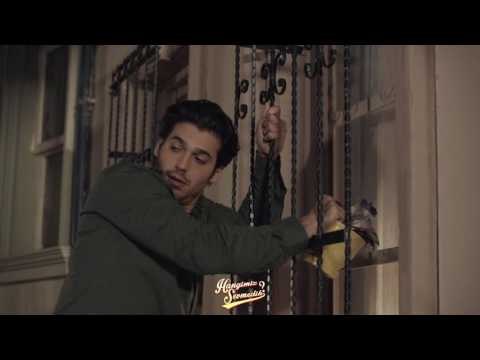 Hangimiz düşmedik kara sevdaya Hangimiz Sevmedik çılgınlar gibi!