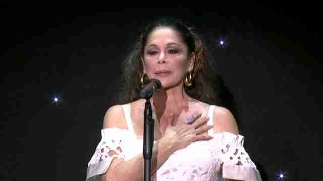 Isabel Pantoja vuelve a los escenarios para presentar Hasta que se apague el sol