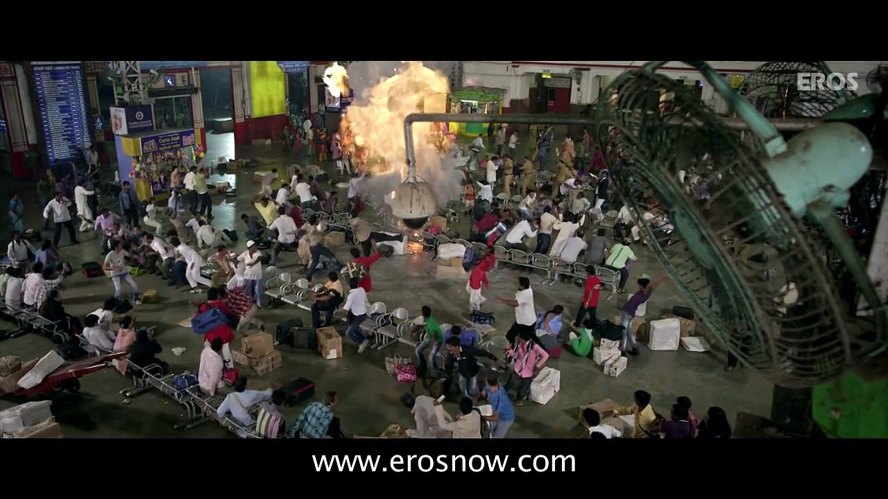 Mumbai CST Railway Station - Kasab Shooting People (26/11 Mumbai Attack)