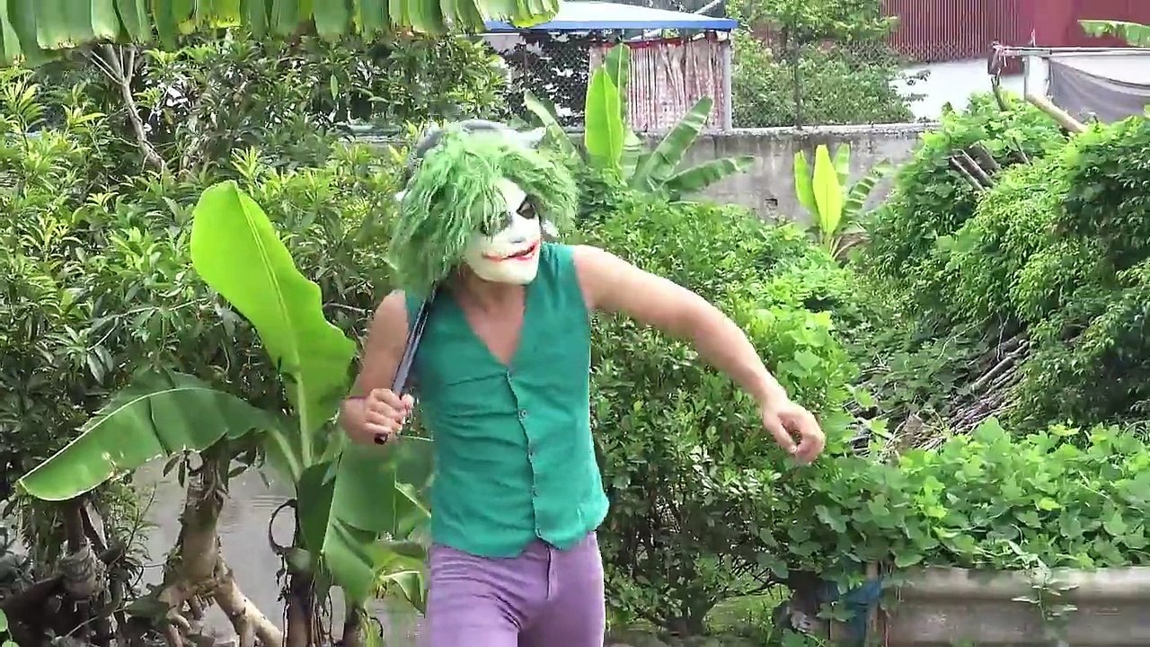 Frozen Elsa vs Spiderman DEAD FLOATING pink Spider Family fun superhero in real life