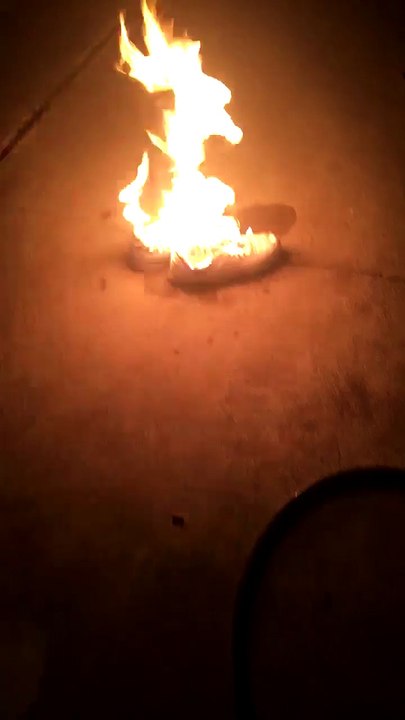 Des internautes brûlent sur le web leurs chaussures New Balance après le soutien affiché de la marque pour Donald Trump