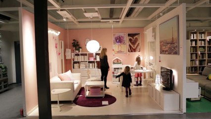 Reconstitution d'un appartement Ikea... En Syrie sous les bombes !