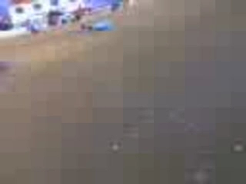 Tou nu sur la plage tou seul