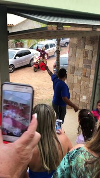 Iron Man tombe en moto devant des enfants LOL.. FAIL !!