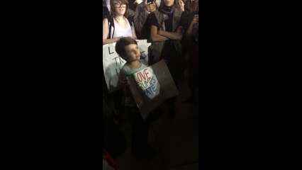 Une fillette de 10ans mène une manifestation anti Trump aux Etats Unis !