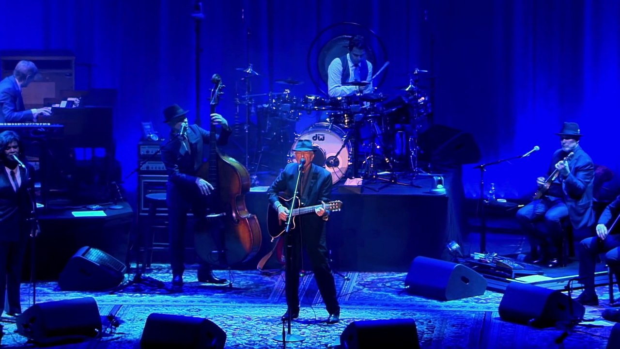 Leonard Cohen - Famous Blue Raincoat