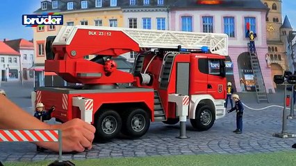 Мультфильм про машинки . Пожарная машина - тушит пожар Bruder