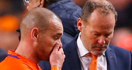 Hollanda'da 9 Futbolcunun Sakatlanması Sağlık Heyetini Topun Ağzına Getirdi