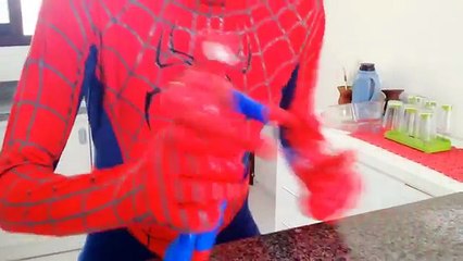 Spiderman VS Joker Oyuncak Savaşı - Gerçek Hayat Battle - Süper Kahraman Filmi