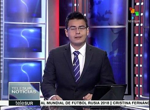 Salvadoreños se movilizan en una caravana contra la evasión fiscal