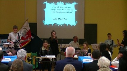 Gminny Dzień Niepodległości - występ szkolnego zespołu