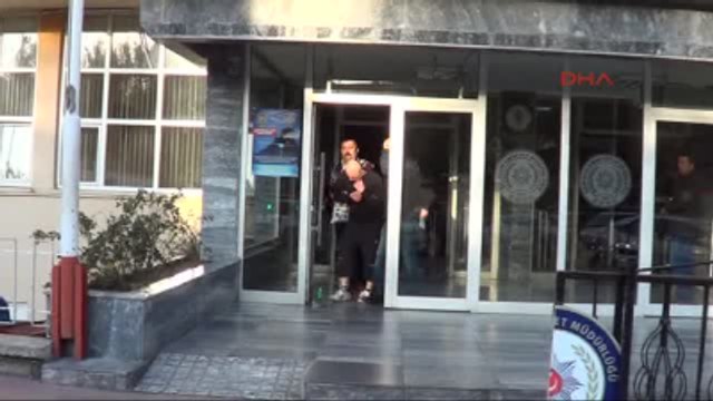 Samsun Ikiz Bebeklerini Görmek Için Kara Çarşaf Giyip Hastaneye Girmeye Çalıştı