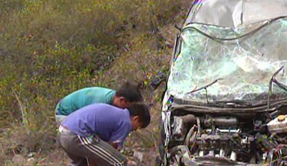 Un automóvil se precipito a un abismo de 150 metros