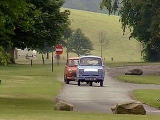Mr Bean - Reliant Robin Crash, first ever -- Der allererste Zusammenstoß mit dem blauen Reliant