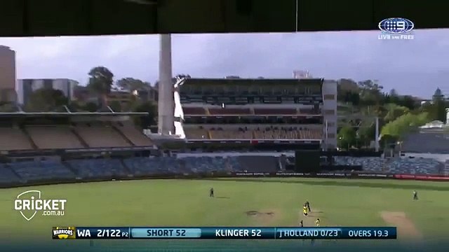 میکس ویل نے کرکٹ کی تاریخ کا نہایت بہترین کیچ پکڑ لیا دیکھنے والے داد دیتے رہ گئے ویڈیو دیکھیں