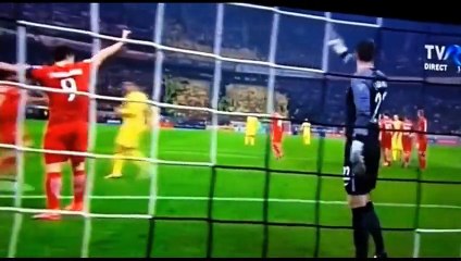 Robert Lewandowski stunned by flare (1)