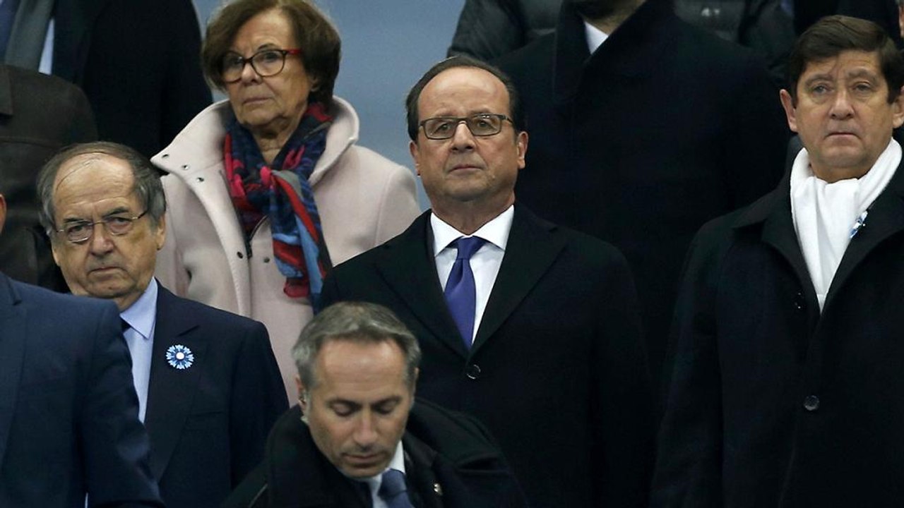 Γαλλία: Ενός λεπτού σιγή στο Stade de France για τα θύματα των τρομοκρατικών επιθέσεων στο Παρίσι