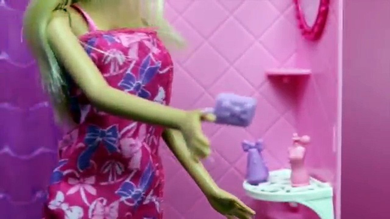 Barbie Shower Frozen Elsa, Rapunzel, Belle, Merida Barbie House Party Parody DisneyCarToys