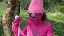 Unicorn w Spiderigrl Vs İskelet Adam Kinder Sürpriz Bahçesi Hazine Avı! Çocuk Superhero video