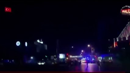 darbe-gecesi-sokaklarda-gezen-ak-sakalli-dede