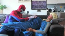 PREGNANT RAPUNZEL vs SPIDERMAN DOCTOR! w/Pregnant Frozen Elsa vs Kristoff, Anna PRANK! Superhero Fun